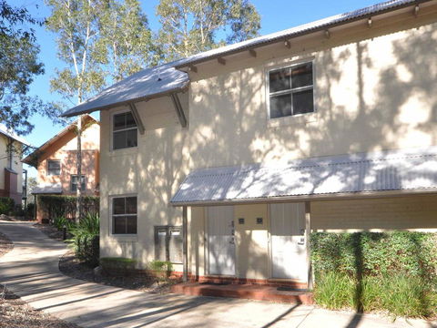 1 Bedroom Executive Villa Located Within Cypress Lakes - Redcliffe Tourism 3