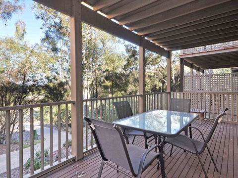1 Bedroom Executive Villa Located Within Cypress Lakes - Redcliffe Tourism 0