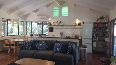 1 Bedroom Home Surrounded By Nature - Redcliffe Tourism 2
