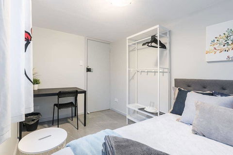 1 Double Quaint Grannyflat Private Room Near Public Transport - SHAREHOUSE - Redcliffe Tourism 1