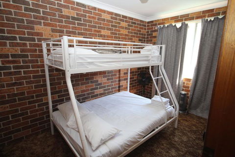 1/2 Brunswick Avenue - Redcliffe Tourism 2