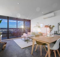 107 Light Filled Cozy Apt in the Heart of St Kilda - Redcliffe Tourism
