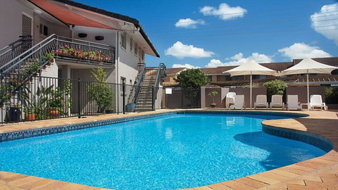 10T Beachfront Apartments - Redcliffe Tourism 2