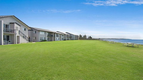 10T Beachfront Apartments - Redcliffe Tourism 1
