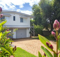 11 Riley St - Stylishly Modern - Redcliffe Tourism
