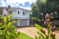 11 Riley St - Stylishly Modern