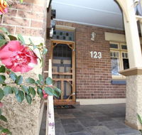 123 Hill St Heart of Orange Double Brick - Redcliffe Tourism
