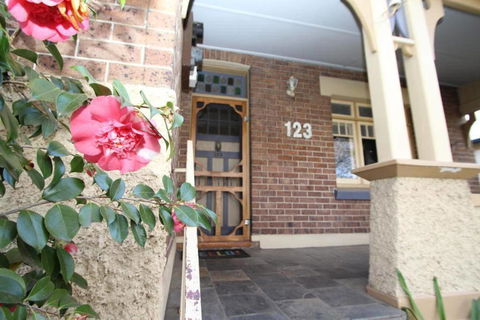 123 Hill St, Heart Of Orange, Double Brick - Redcliffe Tourism 0