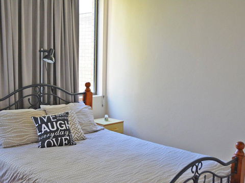 15 'Harbourside' 3-7 Soldiers Point Road - Right On The Waterfront - Redcliffe Tourism 2