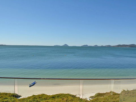 15 'Harbourside' 3-7 Soldiers Point Road - Right On The Waterfront - Redcliffe Tourism 0