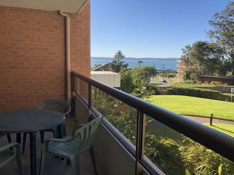 15 'The Commodore' 9-11 Donald Street - Great Unit Only A Short Walk To CBD - Redcliffe Tourism 2