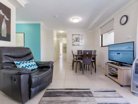 16 'Carindale' 19-23 Dowling St - Ground Floor, Foxtel, Pool And Tennis Court - Redcliffe Tourism 3