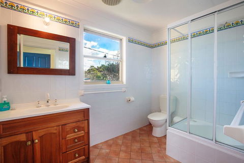 164 Mitchell Pde - Spectacular Views - Redcliffe Tourism 1
