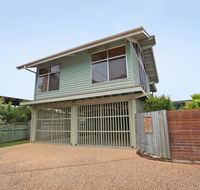 18 Northbeach Place Mudjimba Beach - Pet Friendly Linen Included WIFI - Redcliffe Tourism