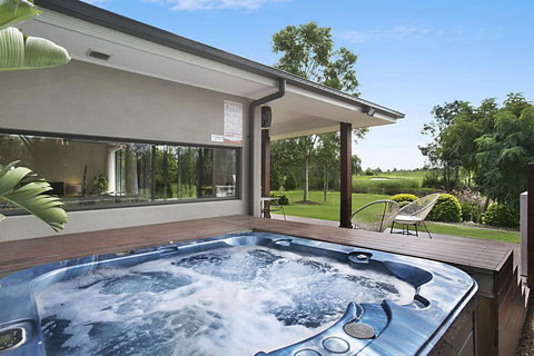 1OAK - Redcliffe Tourism 0