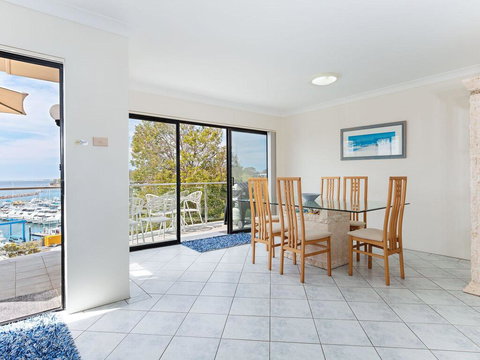 2 'Paradiso', 4 Laman Street - Beautiful Unit With Stunning Water Views & Pool - Redcliffe Tourism 2