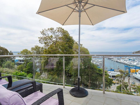 2 'Paradiso', 4 Laman Street - Beautiful Unit With Stunning Water Views & Pool - Redcliffe Tourism 0