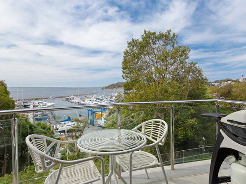 2 'Paradiso', 4 Laman Street - Beautiful Unit With Stunning Water Views & Pool - Redcliffe Tourism 1