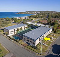 2 'The Dunes' 38 Marine Drive - pool tennis court and so close to the beach - Redcliffe Tourism