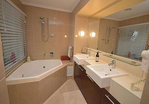 2 BDR/Apt/Foxtel/WiFi/Pool/parking/Spa/Hervey Bay - Redcliffe Tourism 2