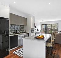 2 Bedroom Townhouse - Family  Corporate Bookings Only - Redcliffe Tourism