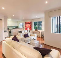 2 Bedroom with Parking  AC Close To Beach  City - Redcliffe Tourism