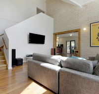 2 Marma Retreat with jacuzzi heated pool pet friendly Foxtel - Redcliffe Tourism