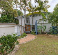 2 Satinwood Drive - Rainbow Shores Executive Level Beach House Pool Walk to Beach - Redcliffe Tourism