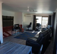 2-29 Rumbalara Avenue - Rainbow Beach Bring your dog or your cat or bring both Free Wi-Fi - Redcliffe Tourism