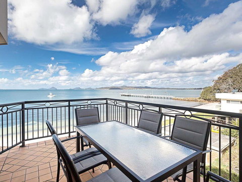 2/137 Soldiers Point Road - Luxury Unit On The Waterfront With Aircon And Free Unlimited Wi Fi - Redcliffe Tourism 0