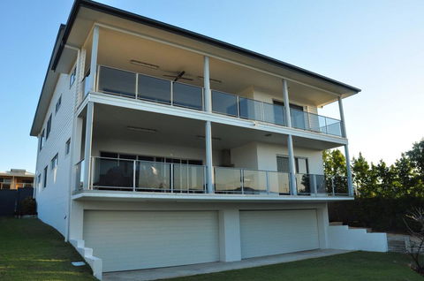21 Tingira Close - Family Home In A Quiet Street Enjoying Ocean Views - Redcliffe Tourism 1