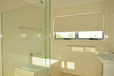 21 Tingira Close - Family Home In A Quiet Street Enjoying Ocean Views - Redcliffe Tourism 2