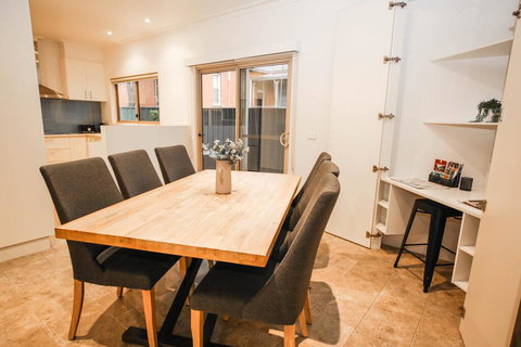 22 Riverside - Redcliffe Tourism 1