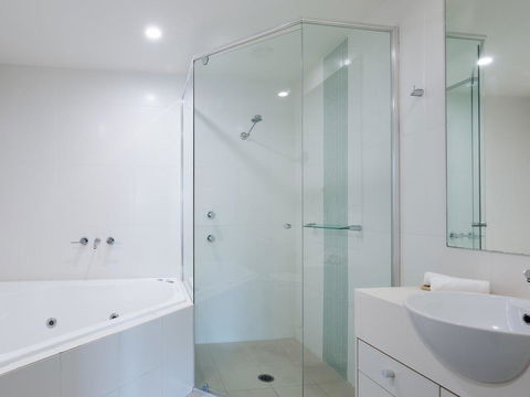 245 'Pacific Blue', 265 Sandy Point Rd - Air Conditioned Unit With Resort Facilities And Linen Supplied - Redcliffe Tourism 3