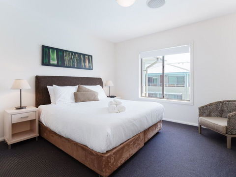 245 'Pacific Blue', 265 Sandy Point Rd - Air Conditioned Unit With Resort Facilities And Linen Supplied - Redcliffe Tourism 1