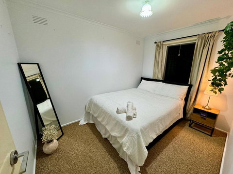 Belgrave Hillside Zen Retreat - Redcliffe Tourism 1