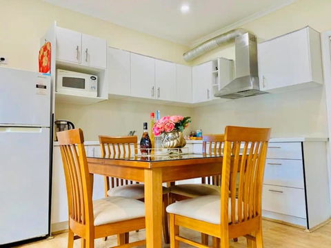 Belmore Affordable 2 Br Granny Flat - Redcliffe Tourism 1