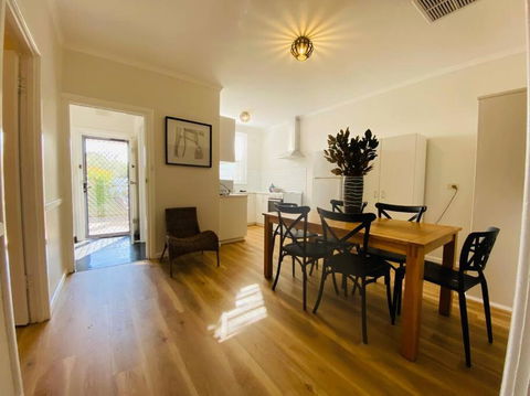 Budget Barossa - Redcliffe Tourism 2