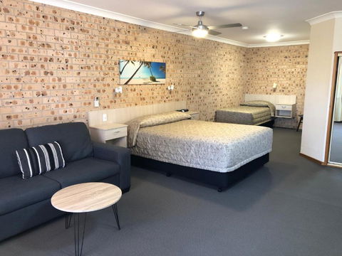 Cardiff Motor Inn - Redcliffe Tourism 0