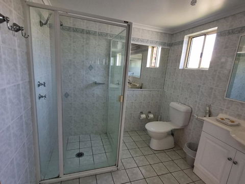Cardiff Motor Inn - Redcliffe Tourism 3