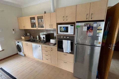 Croydon Beautiful Entire Top Floor 200sqm - Redcliffe Tourism 3