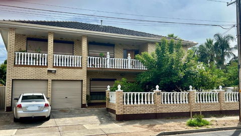 Croydon Beautiful Entire Top Floor 200sqm - Redcliffe Tourism 0