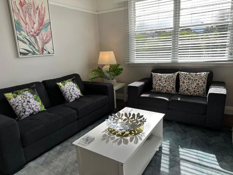 Daisy Cottage On Duke 2BR - Redcliffe Tourism 4