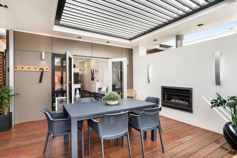 Cute As A Button - Picket Fence 3 Bed Stylish Home - Redcliffe Tourism 0