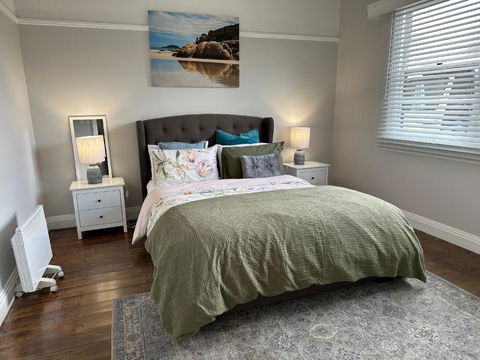 Daisy Cottage On Duke 3BR - Redcliffe Tourism 0