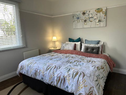 Daisy Cottage On Duke 3BR - Redcliffe Tourism 3