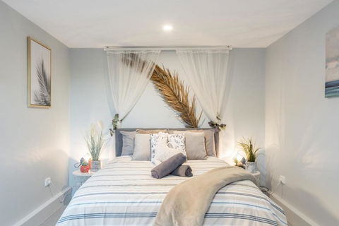 Detached Double Room - Seconds To Transport - Close To China Town - Shared Bathroom - Redcliffe Tourism 0