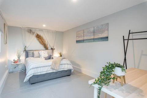 Detached Double Room - Seconds To Transport - Close To China Town - Shared Bathroom - Redcliffe Tourism 2