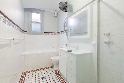 Detached Double Room - Seconds To Transport - Close To China Town - Shared Bathroom - Redcliffe Tourism 3