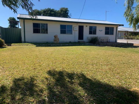 Dhu Drop Inn - Redcliffe Tourism 0